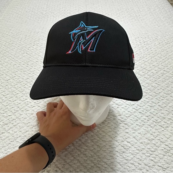 Miami Marlins Baseball Cap Team MLB Black Adjustable Hook Loop Men’s One Size - Picture 2 of 8
